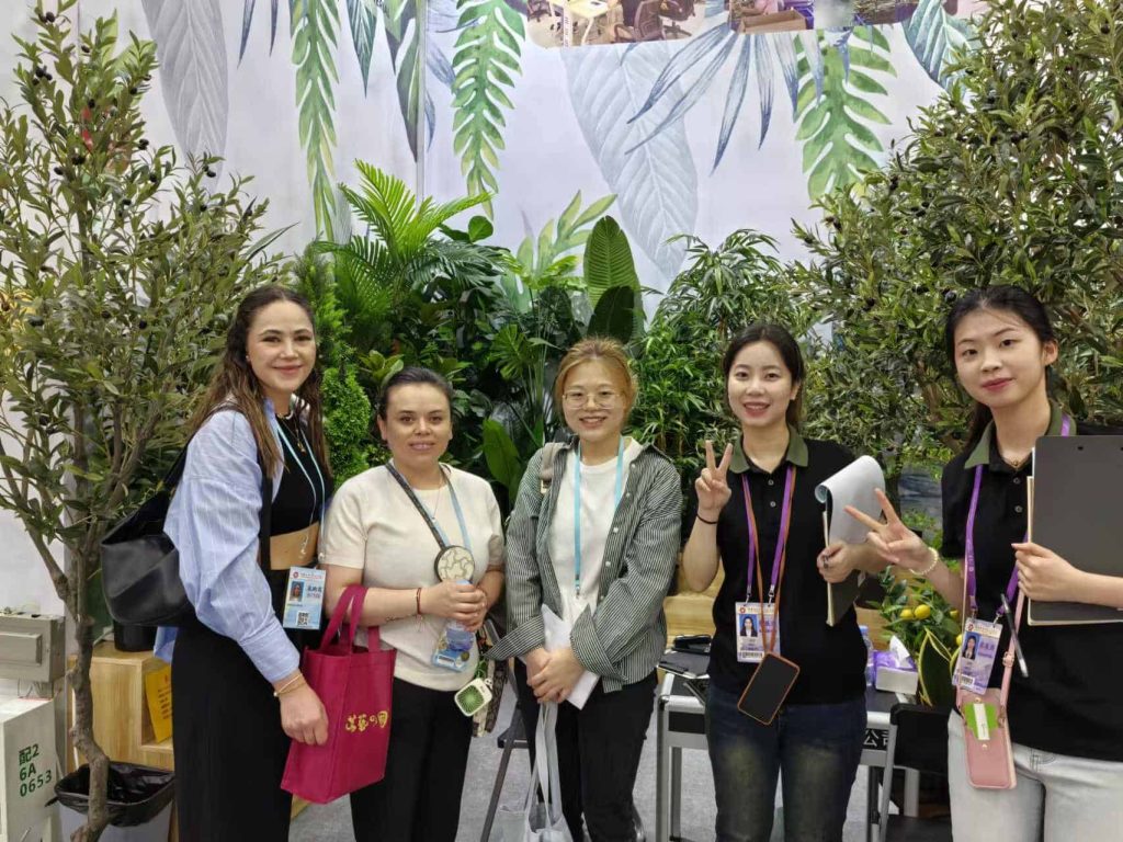 Sinleen Artificial Plants at the Canton Fair